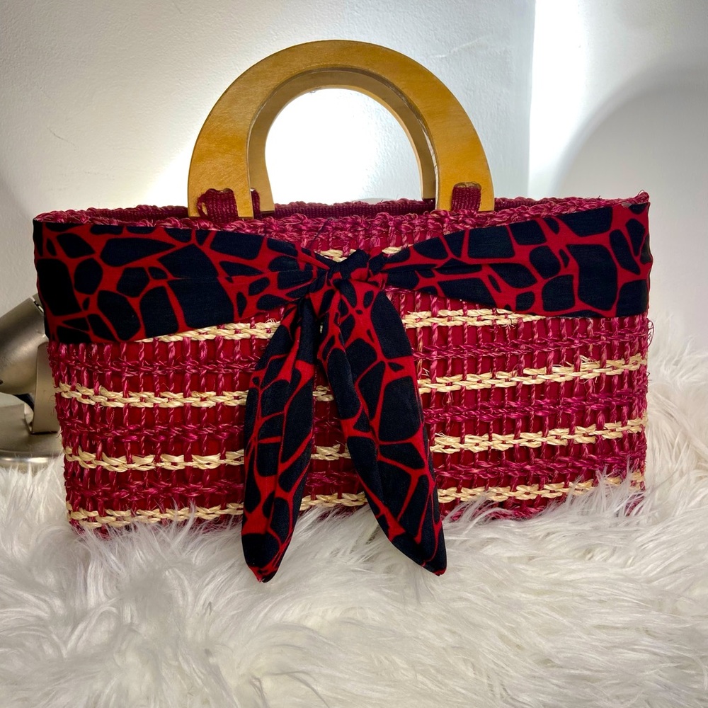 👜Super Cute Wooden handle straws woven bag